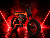 Het Juiced Scrambler Hardtail-model met dubbele accu biedt een actieradius van maximaal 120 mijl (200 km)
