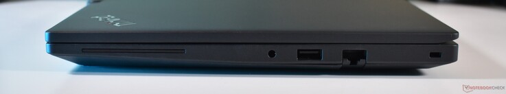 rechts: 3,5mm Audio, USB-A 3.2 Gen 1, RJ45-Ethernet, Kensington-slot