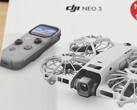 De Neo 3 en de bijbehorende nieuwe RC Mini-afstandsbediening.