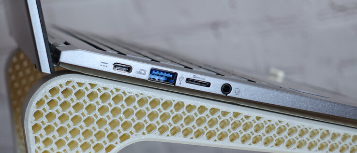 USB Type-C (DP en PD) USB Type-A, microSD-kaartlezer, 3,5-mm headset-aansluiting