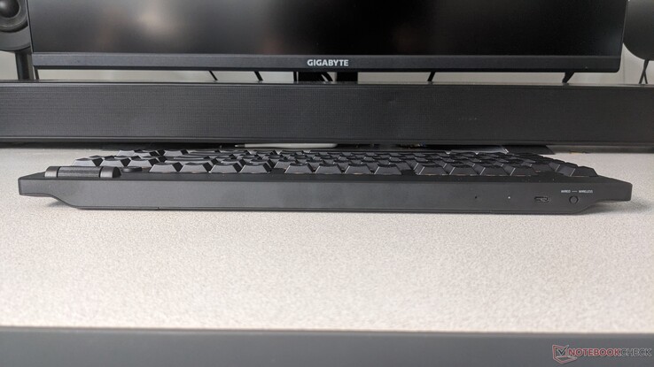 De BlackWidow V4 HyperSpeed TKL connectiviteitsopties
