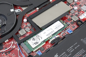 Ons toestel wordt geleverd met dezelfde Samsung PM981a MZVLB1T0HBLR SSD's als op de GX550