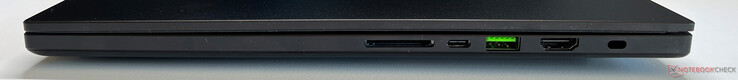 Rechts: SD-kaartlezer, USB-C 4.0 (40 Gbit/s, DisplayPort 1.4, Power Delivery 3.0), USB-A 3.2 Gen.2, HDMI 2.1, Kensington Beveiligingsslot