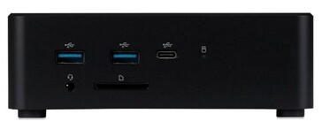 Vooraanzicht van de iiyama mini-pc met USB-A-, USB-C-, audio- en SD-kaartlezerpoorten