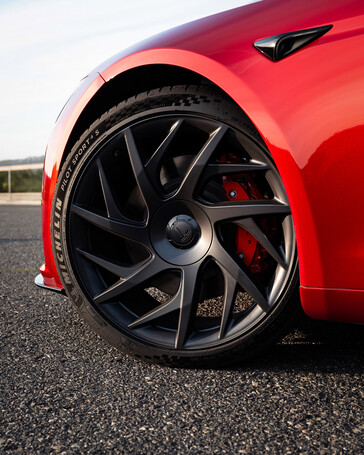 Model S refresh met de nieuwe 21-inch Velarium wielen.