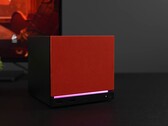 Steam Machine-minipc met een rood voorpaneel en RGB-verlichting