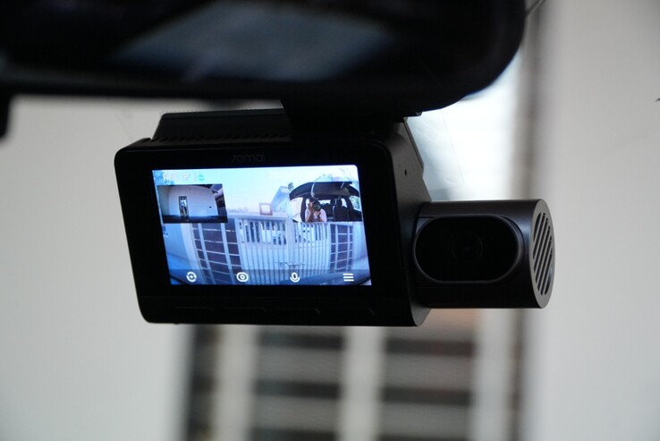 De 70mai 4K T800 dashcam met beeld-in-beeld lay-out (Afbeeldingsbron: Abhinav Fating/Notebookcheck)