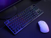 Turtle Beach Vulcan II TKL gaming-toetsenbord naast de muis op een desktop