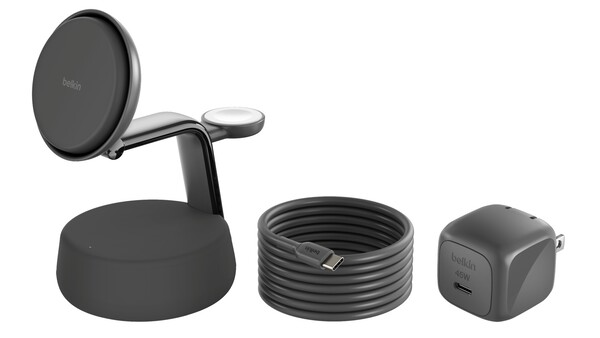 De Belkin UltraCharge Pro 3-in-1 Magnetic Charging Dock wordt geleverd met een USB-C kabel en een 45W adapter. (Afbeeldingsbron: Belkin)