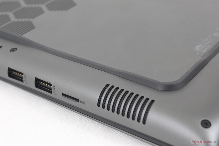 Volledig geplaatste MicroSD-lezer zit vlak tegen de rand