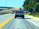 De Cybertruck van Tesla is opnieuw gezien in de straten van Californië. (Foto bron: trendsetter2023___ op TikTok)