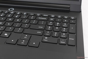 De Numpad-toetsen zijn smaller dan de belangrijkste QWERTY-toetsen, terwijl de pijltoetsen groter zijn
