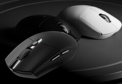 Het ziet ernaar uit dat Logitech de G305 lichter zal maken en de G Pro X Superlight 2 in de komende maanden zal verkleinen. (Afbeeldingsbron: u/xDomni op Reddit)