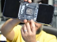 Een $10.000 kostende Nvidia RTX Pro 6000 werd onbruikbaar nadat de PCIe kapot ging (Afbeelding bron: NorthbridgeFix op YouTube)