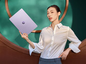 De A14 Air 2026 is in China verkrijgbaar vanaf ongeveer 1.003 dollar. Afgebeeld: een promotiefoto waarop het lichte ontwerp van de laptop te zien is.