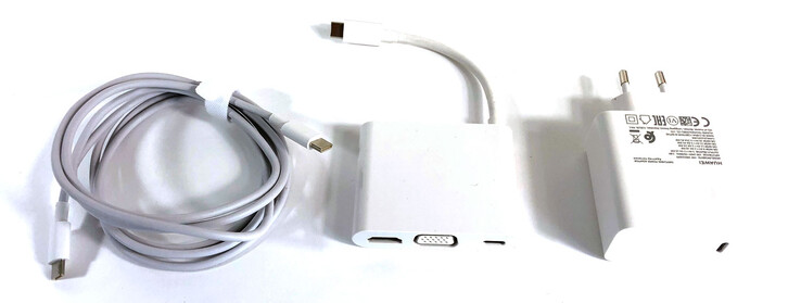 MateDock 2 (midden): 1x USB-C, 1x USB-A, 1x HDMI 2.0, 1x VGA