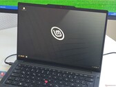 De Lenovo ThinkPad T14 Gen 7, met Linux Mint.