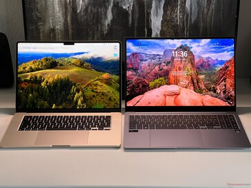 MacBook Air 15 (links) vs. Galaxy Book4 Pro (rechts)
