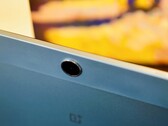Waarom heeft de OnePlus Pad Lite bijvoorbeeld een vrij brede plastic strip op de metalen behuizing? (Afbeeldingsbron: Notebookcheck)