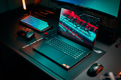 Razer Blade 16 met Thunderbolt 4