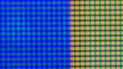 Individuele pixels zijn ook te zien op het glasoppervlak.