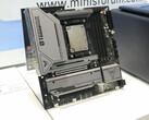 De DeskMini F1FGM is voorzien van AMD's X870-chipset op een Micro-ATX moederbord. (Afbeeldingsbron: via PC Watch)