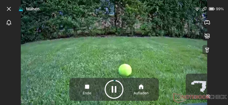 Obstakeldetectie (tennisbal) vanuit het perspectief van de robotmaaier (livevideo in de app)