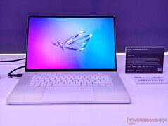 Asus ROG Zephyrus G16 (afbeelding via Notebookcheck)