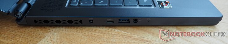 Linkerzijde: Stroomvoorziening, USB-C 3.2 Gen 2, USB-A 3.2 Gen 2, audio