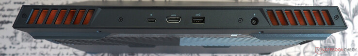 Op de achterkant: USB-C 3.2 Gen 2 incl. DisplayPort, HDMI 2.1, USB-A 3.2 Gen 1, voedingsingang