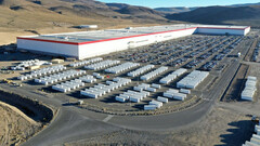 Fabriek in Nevada met Tesla Megapacks (afbeelding: Sawyer Meritt/X)