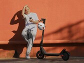 De Xiaomi Electric Scooter 4 Lite (2e generatie) is nu verkrijgbaar in de EU. (Afbeeldingsbron: Xiaomi)