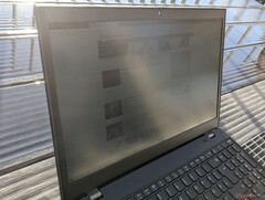 De ThinkPad L15 G2 buitenshuis gebruiken
