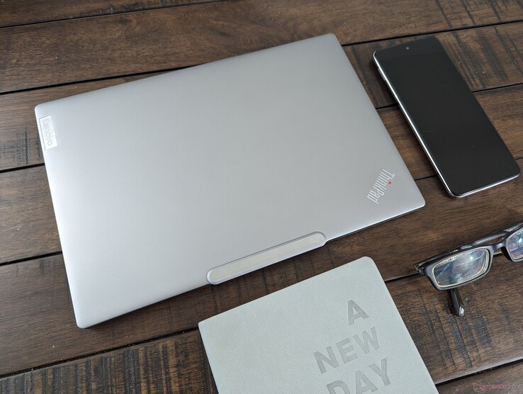 Lenovo ThinkPad Z13 Gen 2 in Arctic Grey Lenovo ThinkPad Z13 Gen 2 in Arctic Grey