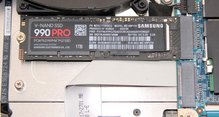 De Apex biedt ruimte voor twee SSD's.