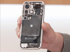 De Pro Max zal naar verluidt de grootste batterij hebben. Afgebeeld: de binnenkant van de Xiaomi 17 Pro-serie (Foto: Lu Weibing)