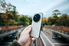 De Vivo X300 Pro kost €1.399 in de EU, terwijl de telefoto-extender €399 kost. Afgebeeld: de achterkant van de telefoon. (Afbeeldingsbron: Notebookcheck)