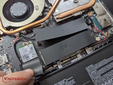 Wi-Fi-module en 2 SSD-sleuven (1 bezet)