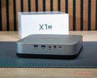 De Minisforum AI X1 Pro, afgebeeld, wordt mogelijk binnenkort vervangen door een AMD Strix Halo aangedreven optie. (Afbeeldingsbron: Notebookcheck)