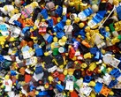 Een afbeelding van veel LEGO op de vloer (bron: Regenwolke0 - Pixabay)