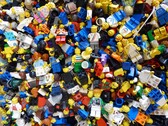 Een afbeelding van veel LEGO op de vloer (bron: Regenwolke0 - Pixabay)