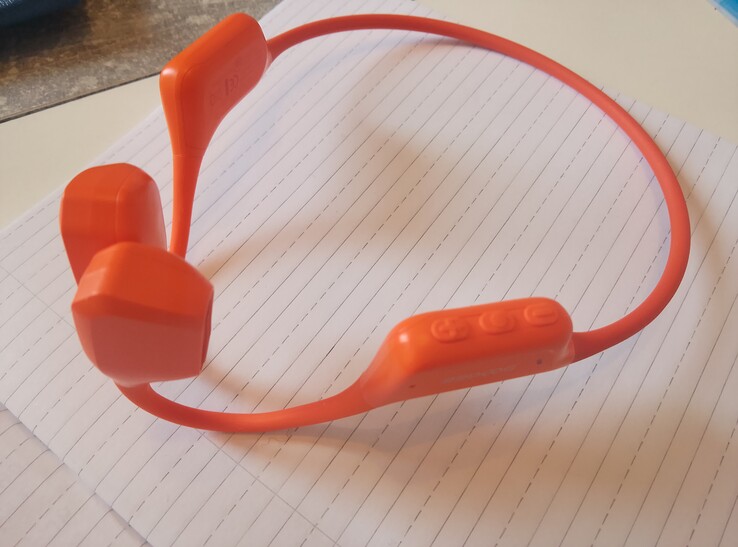 De besturing. Knoppen zijn vrij strak