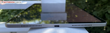 Rechts: Luidspreker, USB-C 2.0