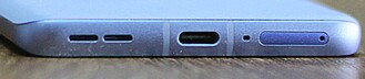 Onder: luidsprekers, USB-C poort, microfoon, SIM-slot