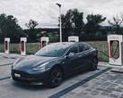 Een Tesla Model 3 parkeren op een Supercharger-plek betekent meestal dat de elektrische auto moet worden opgeladen (Afbeelding: Dario)