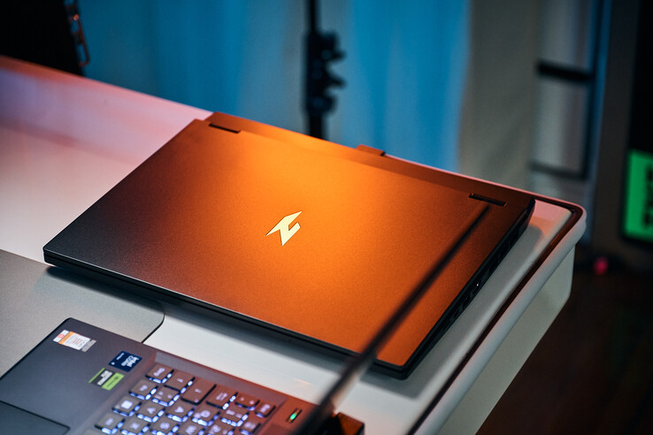 De Acer Nitro 14 heeft een strakke vormgeving.