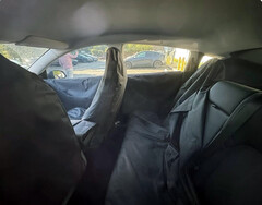 Het budget Model Y zal geen panoramisch dak hebben. (Afbeelding bron: DriveGreenLiveGreen/X)