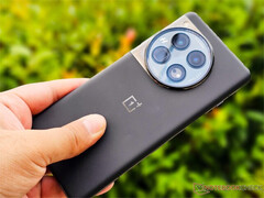 De OnePlus 12 krijgt binnenkort wereldwijd nieuwe AI-functies. (Afbeeldingsbron: Notebookcheck)