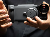 De Shiftcam ProGrip uitgerust met optionele lensaccessoire. (Bron: Shiftcam)