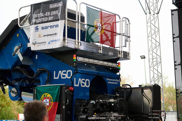Een speciaal display geeft aan of de lading te ver is gekanteld